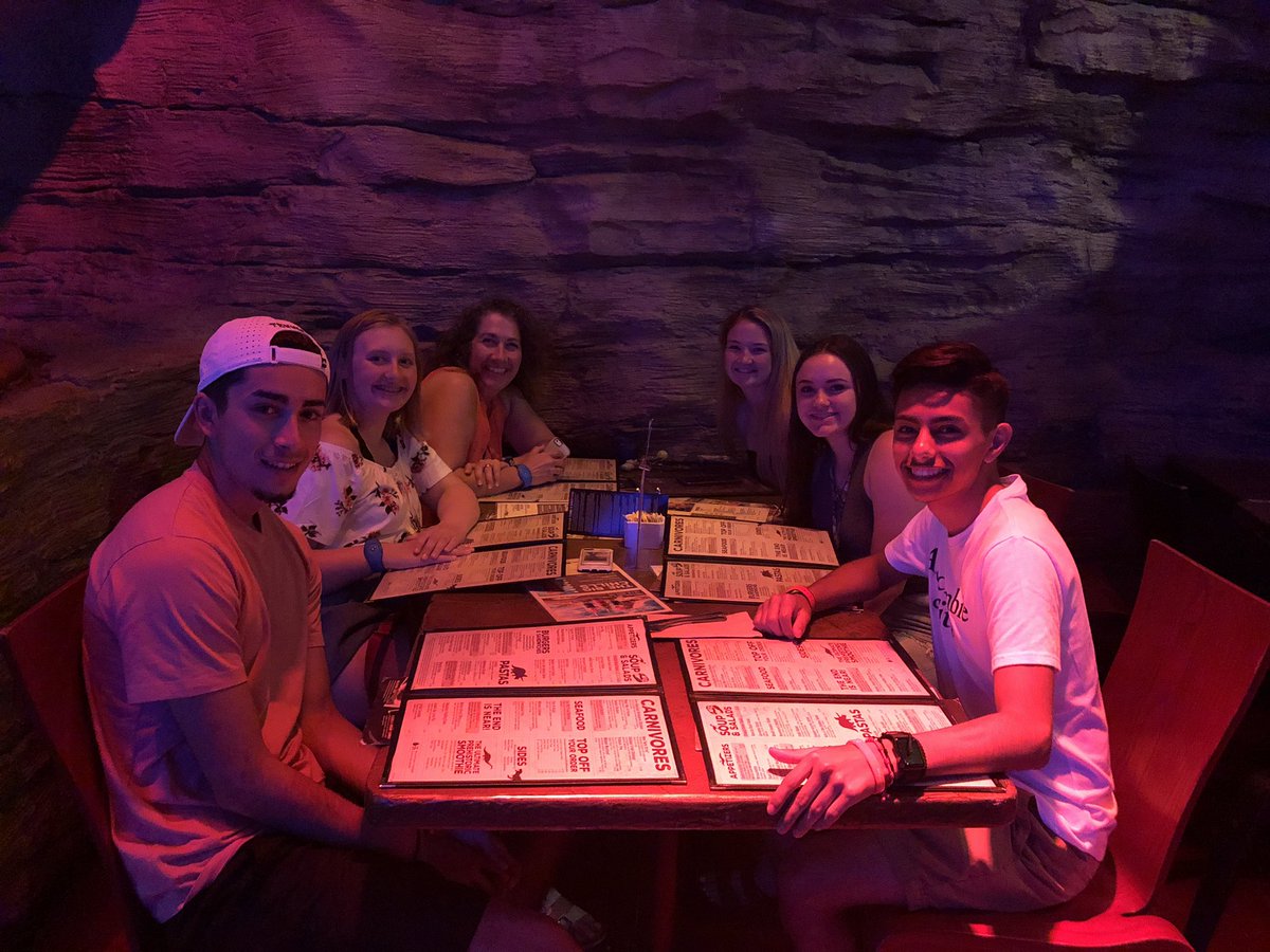 Day 1 of competition was celebrated with a Dino-mite dinner 🥳 <a href="/TRexCafe/">T-Rex Cafe</a>  #hosailc2019 #illinoisHOSA