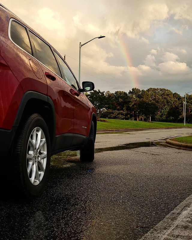 🚙🌈🕊️😍✝️
.
.
.
#jeepcherokee #jeepsofinstagram #cherokeekl #kl #cherokee #jeepcherokeekl #rainbow #galaxy9 #home #JohnstonCounty #northcarolina bit.ly/2WZzgkU