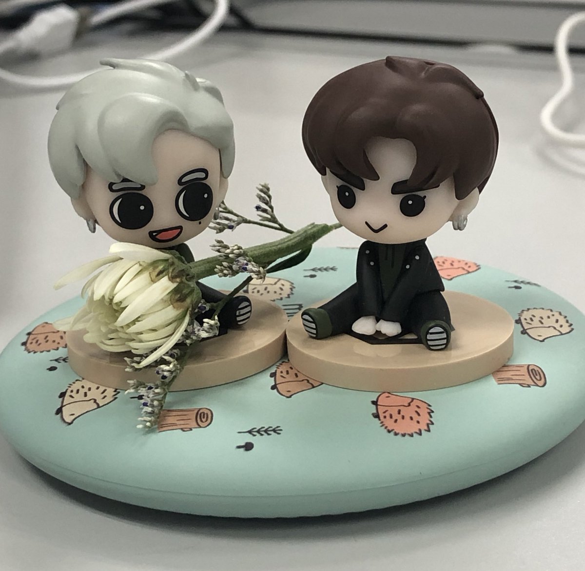 bambam_yani's tweet photo. 👦🏻: มอนิ่งคับตัวเล็ก💐
👦: งื้ออ ดอกไม้สวยจัง พี่จ๋าให้น้องเหรอ
👦🏻: ใช่ พี่เห็นสวยดีเลยคิดว่าตัวเล็กต้องชอบ
👦🏼: ผมชอบ...ขอบคุณฮับ😊😊
❀✿ ❀✿ ❀✿ ❀✿ ❀✿ ❀✿ ❀✿ ❀✿
//ละมุนยามเช้า....ทำงานต่อได้สบายใจละ
#MarkBam #MTBB #MTBBSTORY https://t.co/yJBImtsNvO