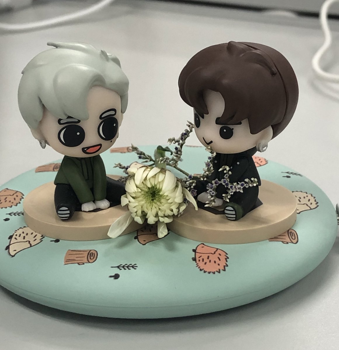 bambam_yani's tweet photo. 👦🏻: มอนิ่งคับตัวเล็ก💐
👦: งื้ออ ดอกไม้สวยจัง พี่จ๋าให้น้องเหรอ
👦🏻: ใช่ พี่เห็นสวยดีเลยคิดว่าตัวเล็กต้องชอบ
👦🏼: ผมชอบ...ขอบคุณฮับ😊😊
❀✿ ❀✿ ❀✿ ❀✿ ❀✿ ❀✿ ❀✿ ❀✿
//ละมุนยามเช้า....ทำงานต่อได้สบายใจละ
#MarkBam #MTBB #MTBBSTORY https://t.co/yJBImtsNvO