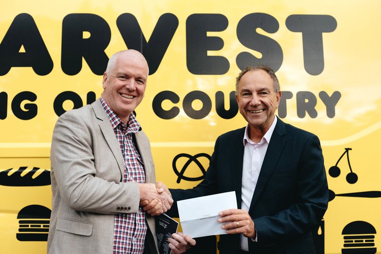 OzHarvestNew's tweet photo. A huge shoutout to @hunter_culinary for their donation of $10,000 (for the 3rd year) @ Monday's Food Fight 2019. Their support enables us to keep our vans on the road in Newcastle & the Hunter, rescuing good food and sharing it with those in need. Thank you 🙏 #hunterculinary https://t.co/UAWZw5eqCB