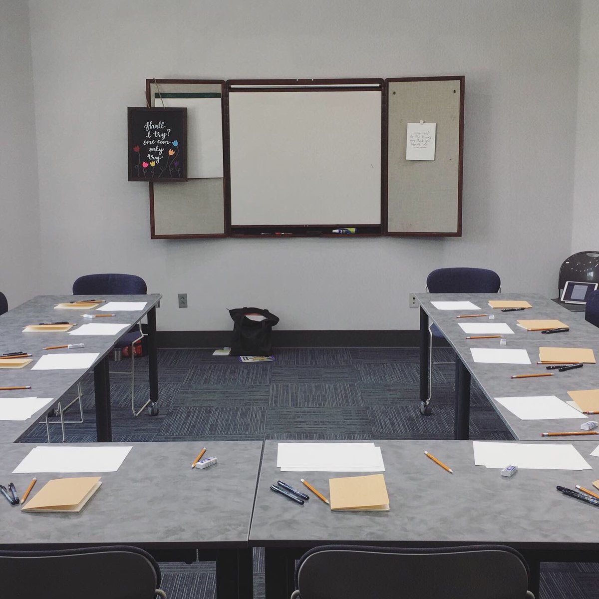 tjmdesignco's tweet photo. SO 👏 MUCH 👏 FUN
teaching brush lettering for a teen program at @NewtonPubLib tonight. Thanks for having me! 📚
—————
🖋 @tombowusa #fudenosuke brush pens
📝 @NeenahPaper https://t.co/tLYUUmi5T7