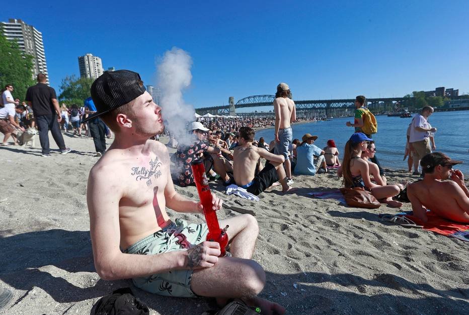 ISAACBETALAB13's tweet photo. Canadá aprova lei para acelerar perdão legal por posse de maconha https://t.co/H5wVDUl1WR https://t.co/RgBnSlE1y5
