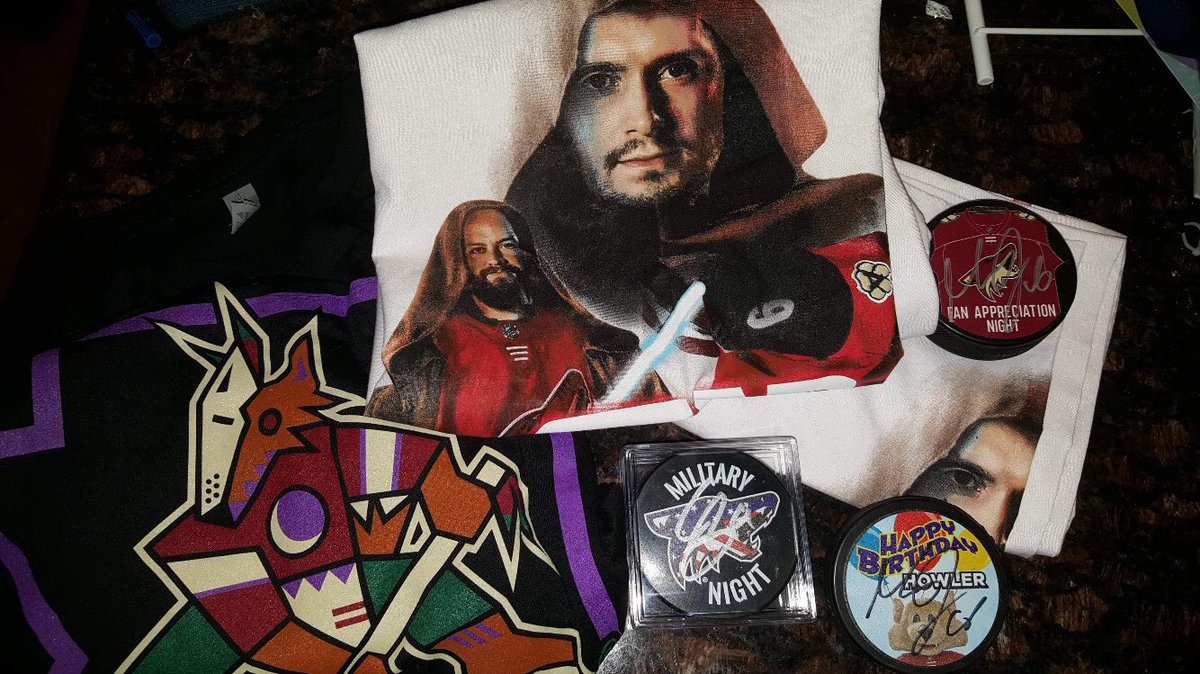 FansArizona's tweet image. Ok all out there in @ArizonaCoyotes Fan land! We have some exciting news for the 2019 Draft Party and hope to see you all tomorrow. There will be raffle items for lucky Yotes fans to win! We hope to see you all there! 
Go Yotes!
#OurPack 
#Yotes