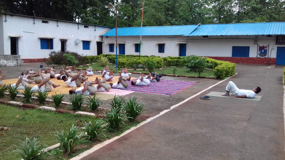 rpfpostjdb's tweet photo. International yoga day celebration https://t.co/C75dROmcEl