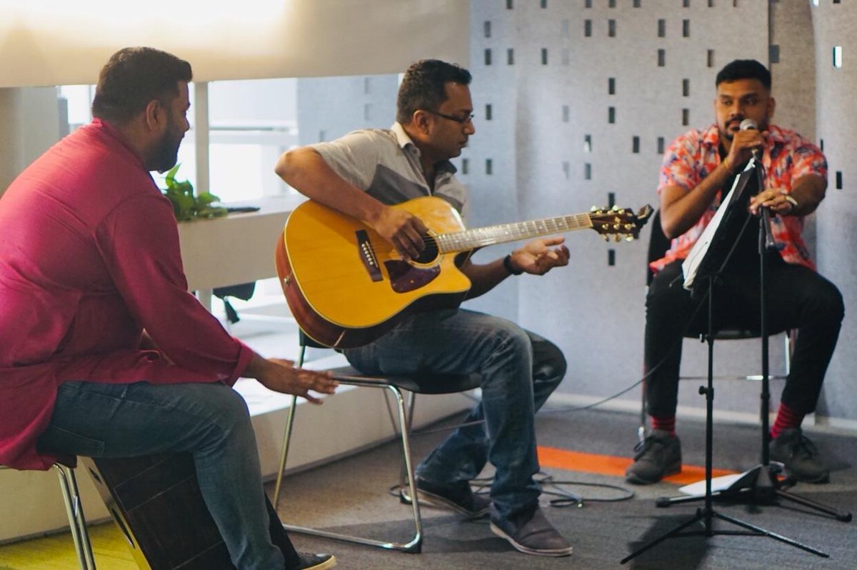 OracleCareers's tweet image. The many talents in the #OracleMY office closed
the financial year last Friday with a mini concert—so much joy and laughter ensued! #lifeatOracle #ExploreOracle