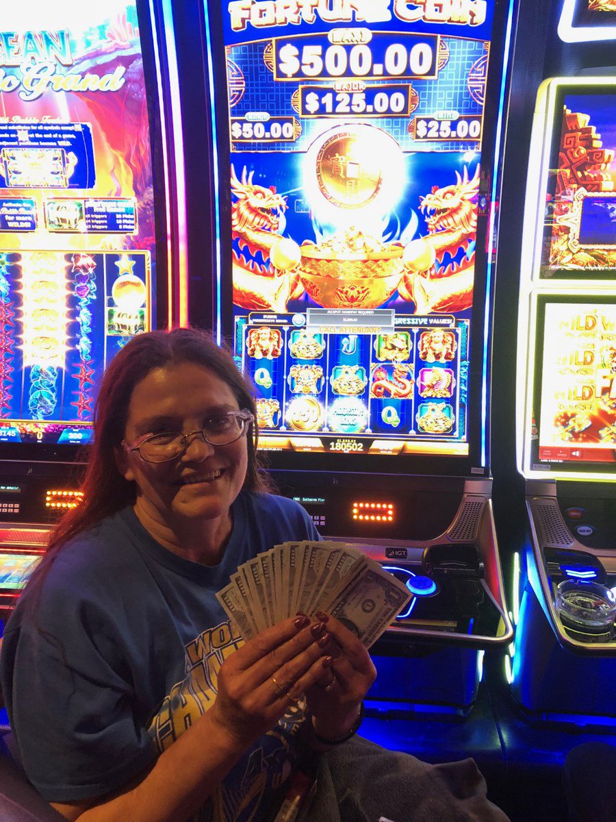 RRCasino's tweet image. Linda went back to Guerneville, CA with $1,806 in her pocket!  #localwin #wincountry