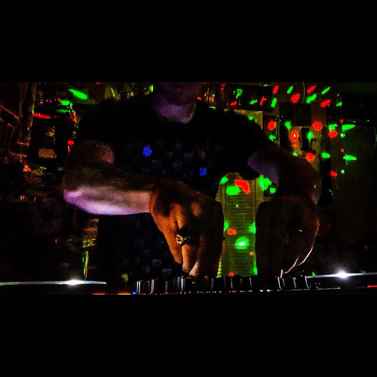 TEskridgeMWW's tweet photo. #dnb #darkdnb #drumnbass #drumandbass #neurofunk #neurotech #neurofunkdnb #liquidrobot #djproducer #pioneerdj #chauvetdj #rekordbox #rekordboxdj https://t.co/tkCKsIdZzV
