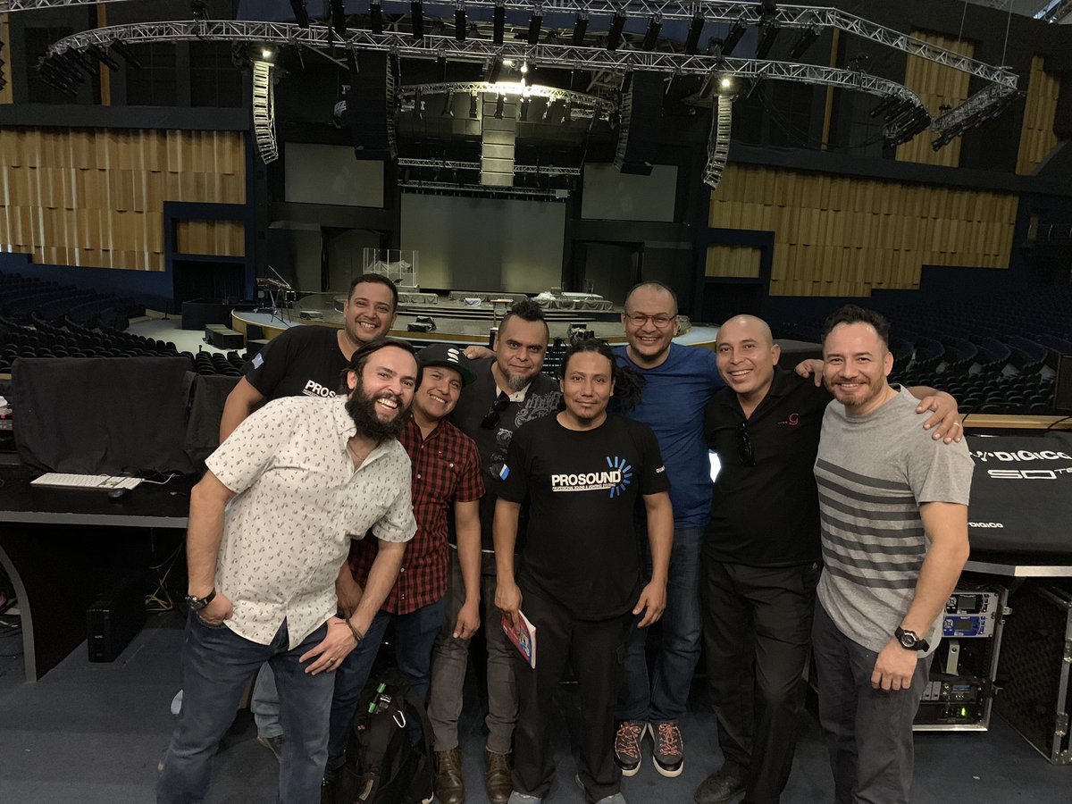 Renato_Briones's tweet photo. A una semana de @explomusicfest viendo detalles del montaje con estos amigos, gente profesional que conozco desde hace varios años. Que gusto verlos, saludarlos, planificar y además pasarla bien.
#explomusicfest #explo2019 #lafrater #audio #sonidoenvivo #iluminacion #multimedia https://t.co/Kslq9MX2SL