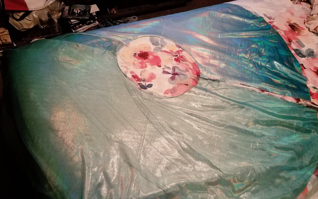 Steorra thread i guess???Im drowning in her giant skirt right now, that blue gradient fabric is the shorter one, there is a blue to purple gradient netting that is laying over it but its hard to see