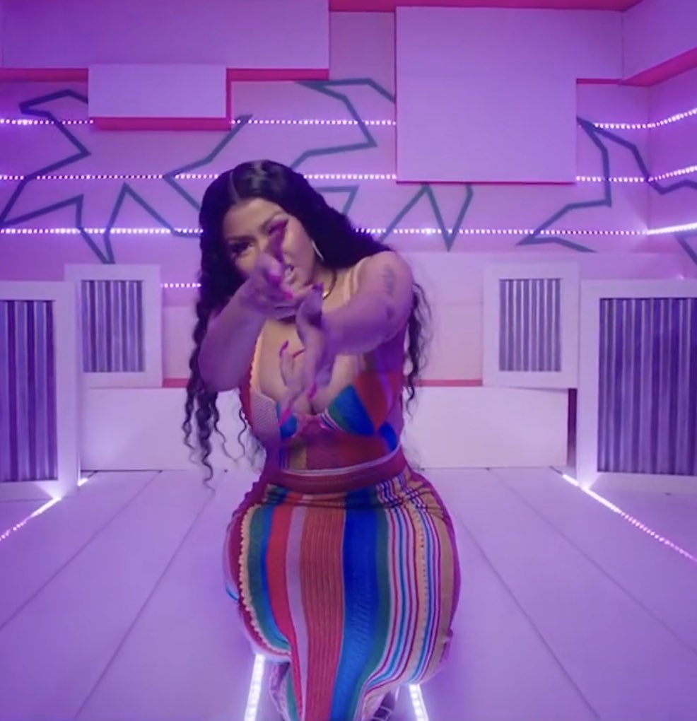 it_s_icaro's tweet photo. The importance for doing this with your hands while rapping to Nicki is immense #MEGATRON https://t.co/nhPjO3h4B4