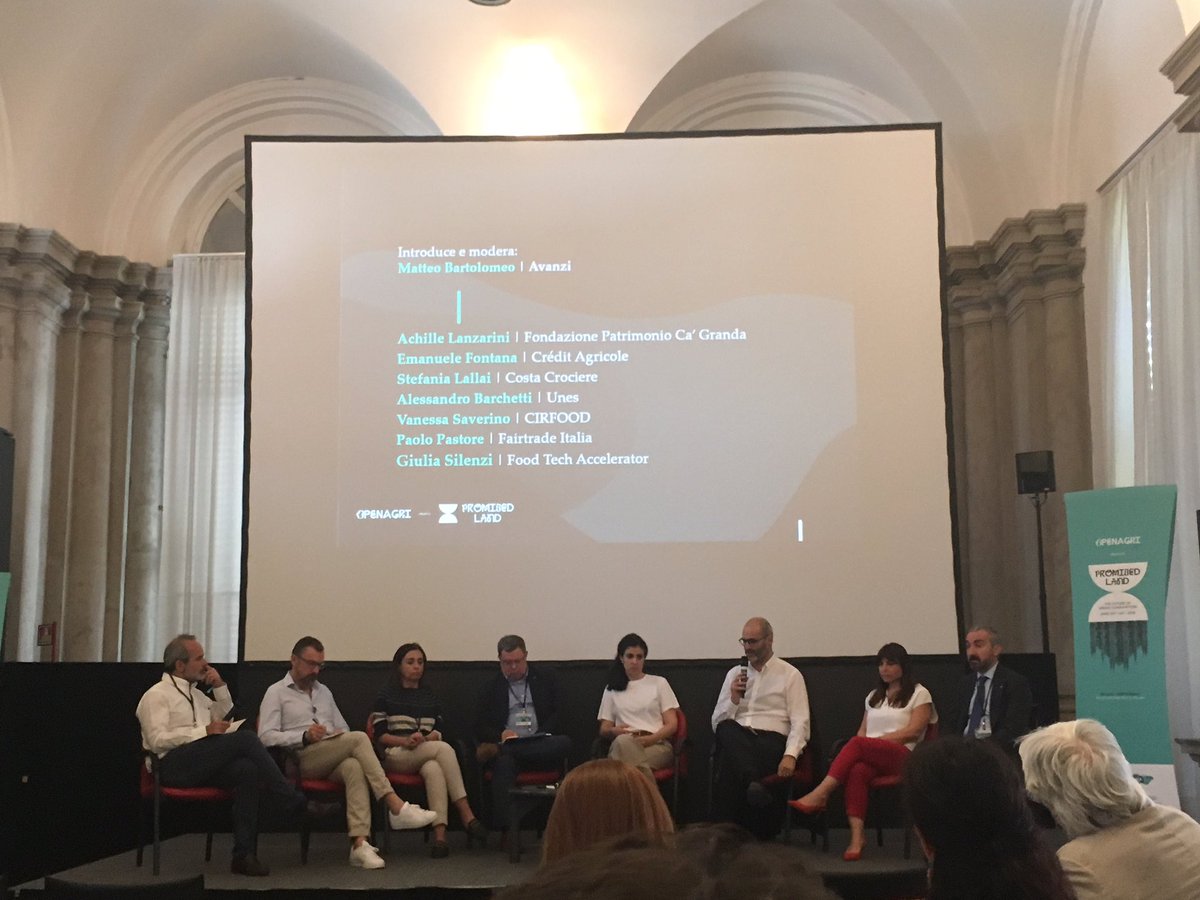 GiPizzochero's tweet photo. dopo una emozionante apertura di @Archivioleo cominciata la tavola rotonda di #promisedland, il super evento di @OpenagriMilano sulla relazione tra innovazione e sostenibilità nel mondo agri food. https://t.co/2b5DFZACw7