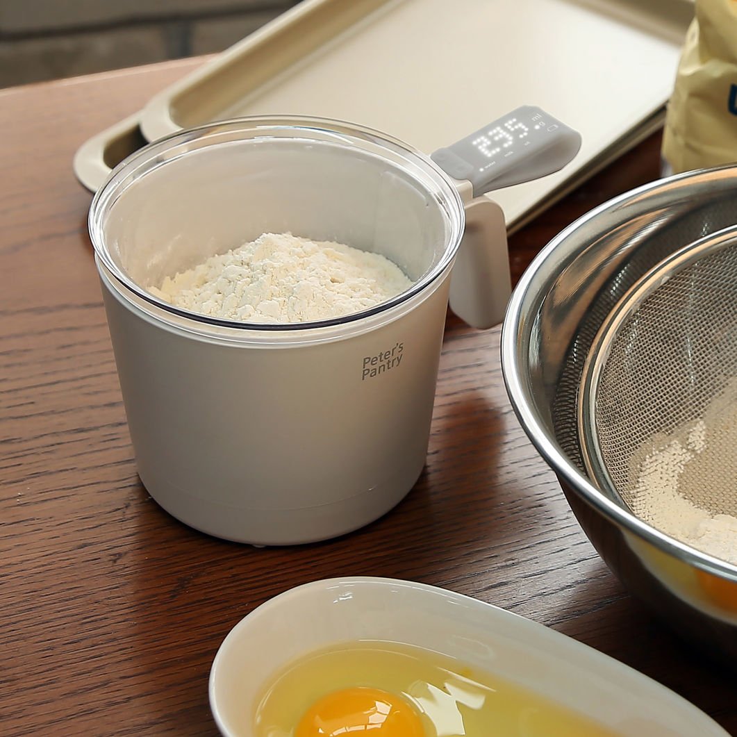 Moma Design Store Japan 新商品 Peter S Pantry ピーターズパントリー のスマート キッチン メジャーカップは グラム またはミリリットルの単位をデジタルで表示するので 従来の計量カップが不要になります 量りたいものをカップに入れて増えて Moma Design Store Japan 新商品 Peter S Pantry ピーターズパントリー のスマート キッチン メジャーカップは グラム またはミリリットルの単位をデジタルで表示するので 従来の計量カップが不要になります 量りたいものをカップに入れて増えて
