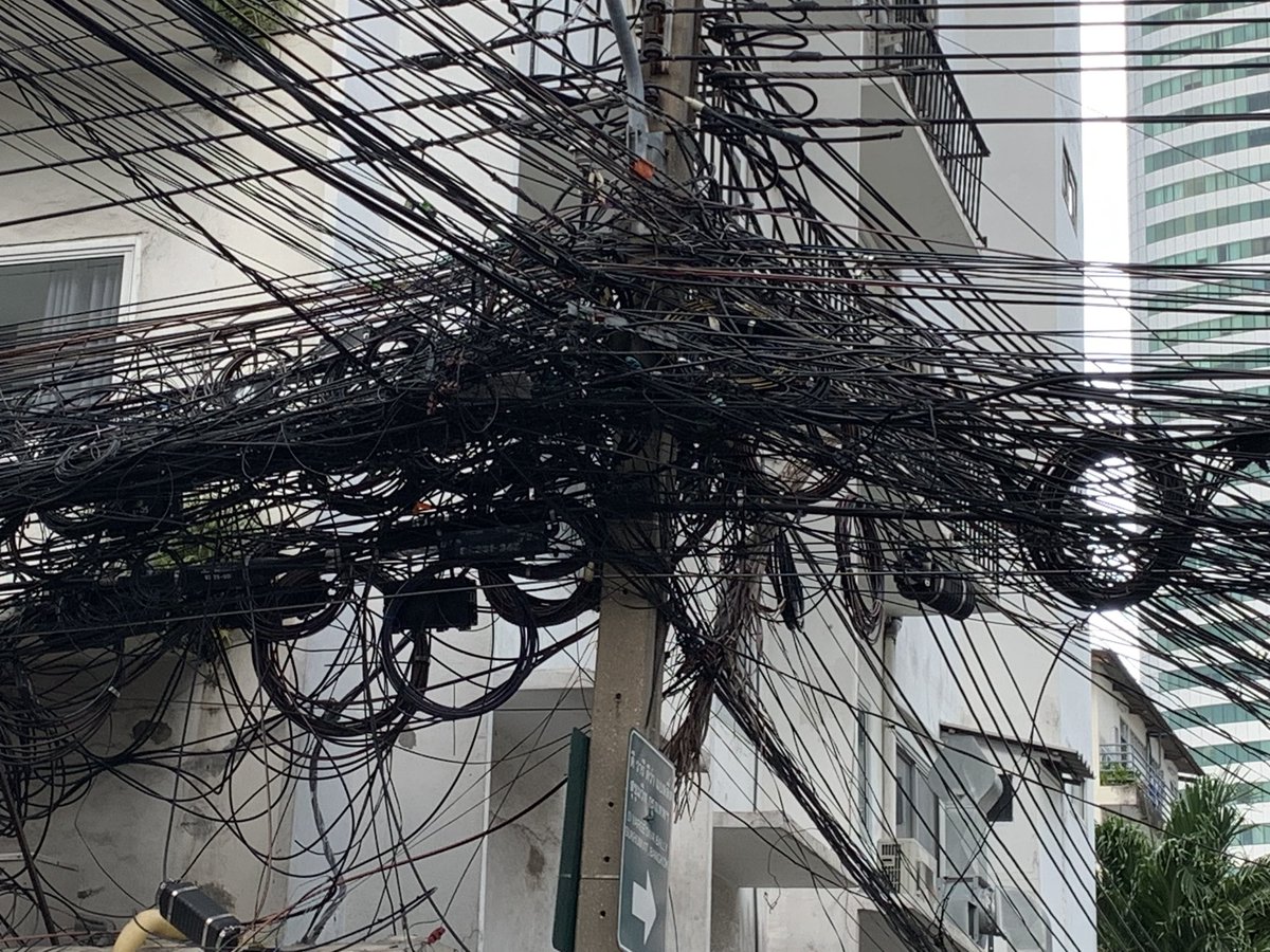 rmaunier's tweet photo. #cableporn or #cablenightmare ? In #Thailand #Bangkok during a trip for @acorusnetworks :) And this is all a was able to see during my tourist tour (about a block from the hotel) https://t.co/S2ZQVM4tV4