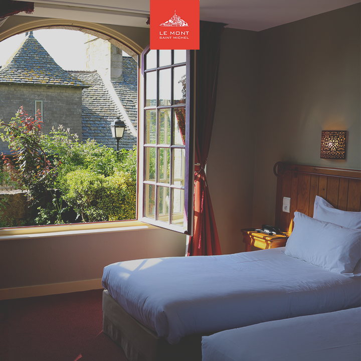 Au cœur du Mont Saint-Michel, l'Auberge de La Mère Poulard a su conserver le charme et le caractère des belles auberges d’antan 🏰
lemontsaintmichel.info/rooms/hotel-la…