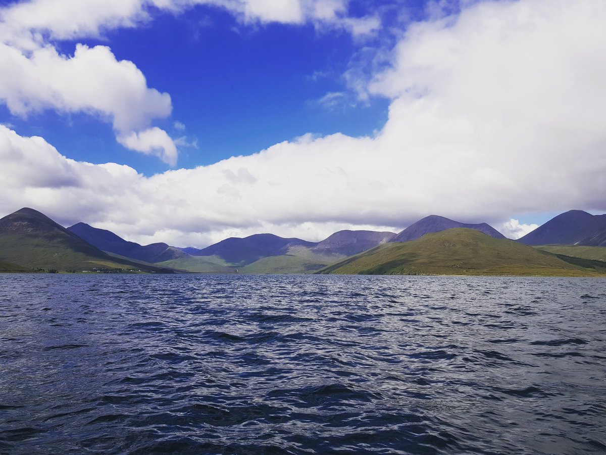 A bit of a different view of Skye's wonderful Cuillin mountain range
#isleofskye #skye #skyetime #skyemade #hiddenscotland #highlandcollective #landscape_lovers