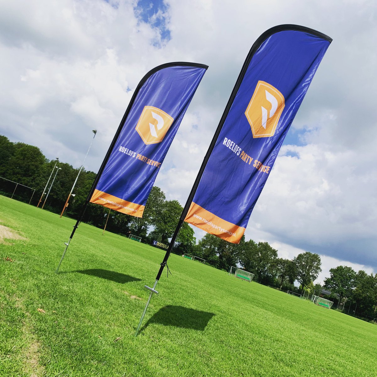 Voor een nog betere zichtbaarheid hebben we onlangs een aantal beach-vlaggen laten maken. Volledig in onze huisstijl 🤩 N35 media BV bedankt voor het ontwerp en levering!