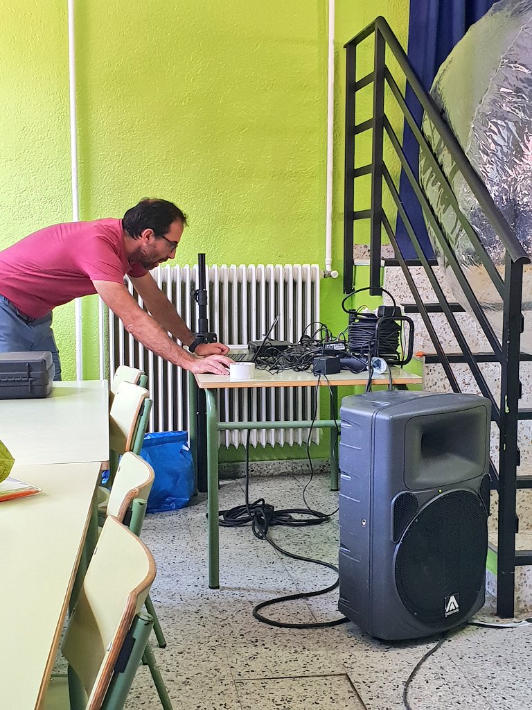 corteserasmus's tweet photo. Ey DJ, póngales la música que les gusta... 🎶🎵 @carlosaluche1 https://t.co/gXYhjcJxUb