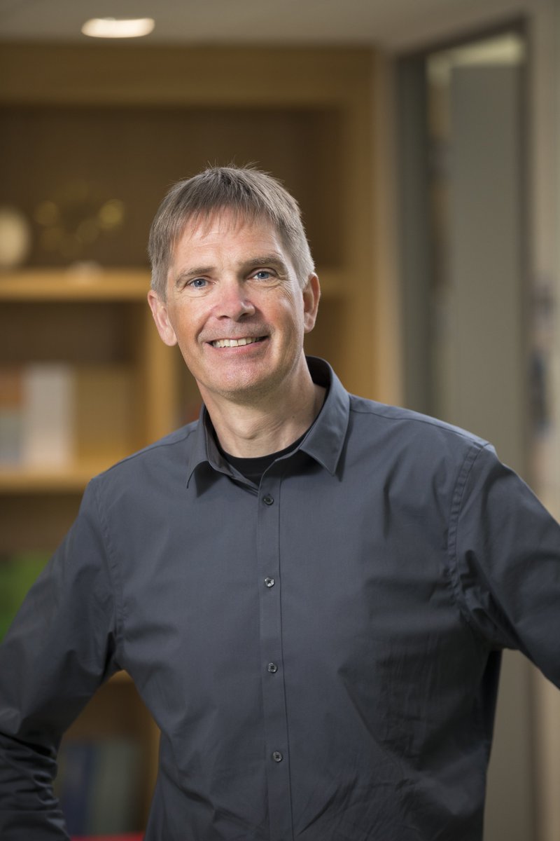 Congratulations @Jack_Pronk_ for winning the NWO Stevin Prize! Pronk has been awarded for the social impact of his work. Namely, his ability to translate fundamental scientific knowledge about the working of micro-organisms into a wide range of commercial applications.