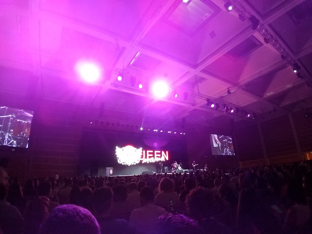 Iniziamo il secondo giorno di @ilfestival con la carica giusta grazie alla #tributeband dei #Queen, i #QueenMania 😎