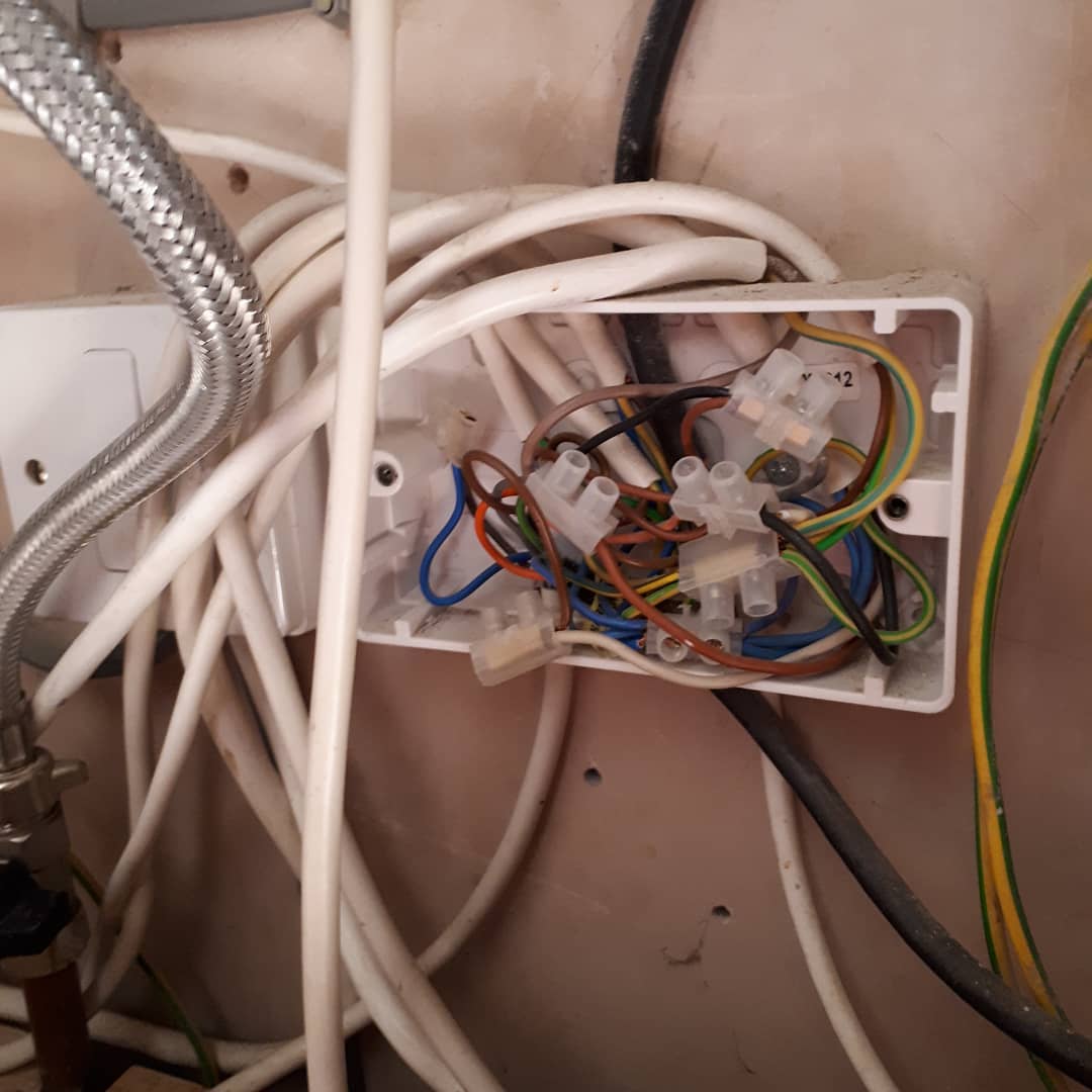 botengineeringc's tweet photo. When a plumber does his own electrics!
#plumbtrician #sparkylife #electricalsafety #doitright #PublicSafety #SavingLives #PublicSafetyIncidents #SafetyTip https://t.co/TUQCsUnW8s