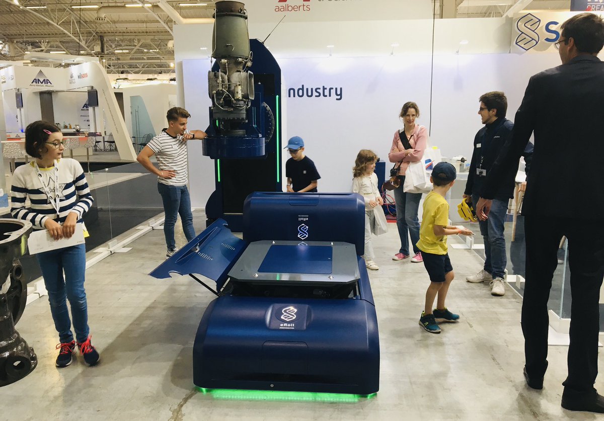 Jour 5 <a href="/salondubourget/">Paris Air Show</a>. L’occasion de faire découvrir au Grand Public et aux plus jeunes les technologies industrielles robotisées #Supratec. La relève de l’#Aeronautique est là 👍🏻👨‍🚀👨🏻‍✈️✈️