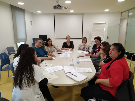 gitanos_org_CAT's tweet photo. El grupo de Mujeres Romi Sastipen continúa su trabajo en el barrio de Sant Cosme para mejorar la salud comunitaria en colaboración con El Centro de Salud y otros recursos y entidades del territorio. https://t.co/8obP7YTLbe