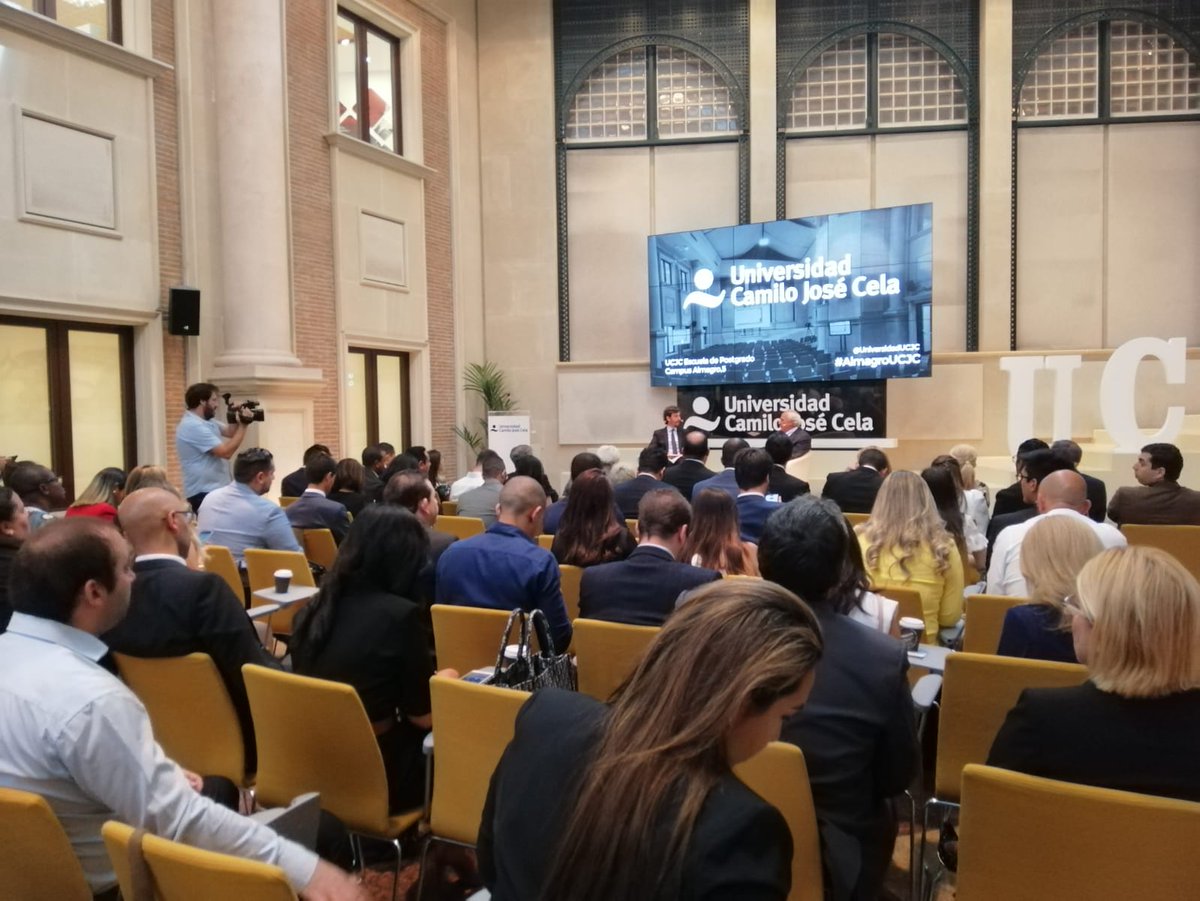 cigmapucjc's tweet photo. Ernesto Samper, expresidente de Colombia, comparte su experiencia y conocimiento con los estudiantes de la "Simulación de Gobierno 2019" del @cigmapucjc y el @masterpolitica de la @universidadcjc en esta jornada de clausura. #Simgob19 #ComPol https://t.co/k2gj4F8W1C