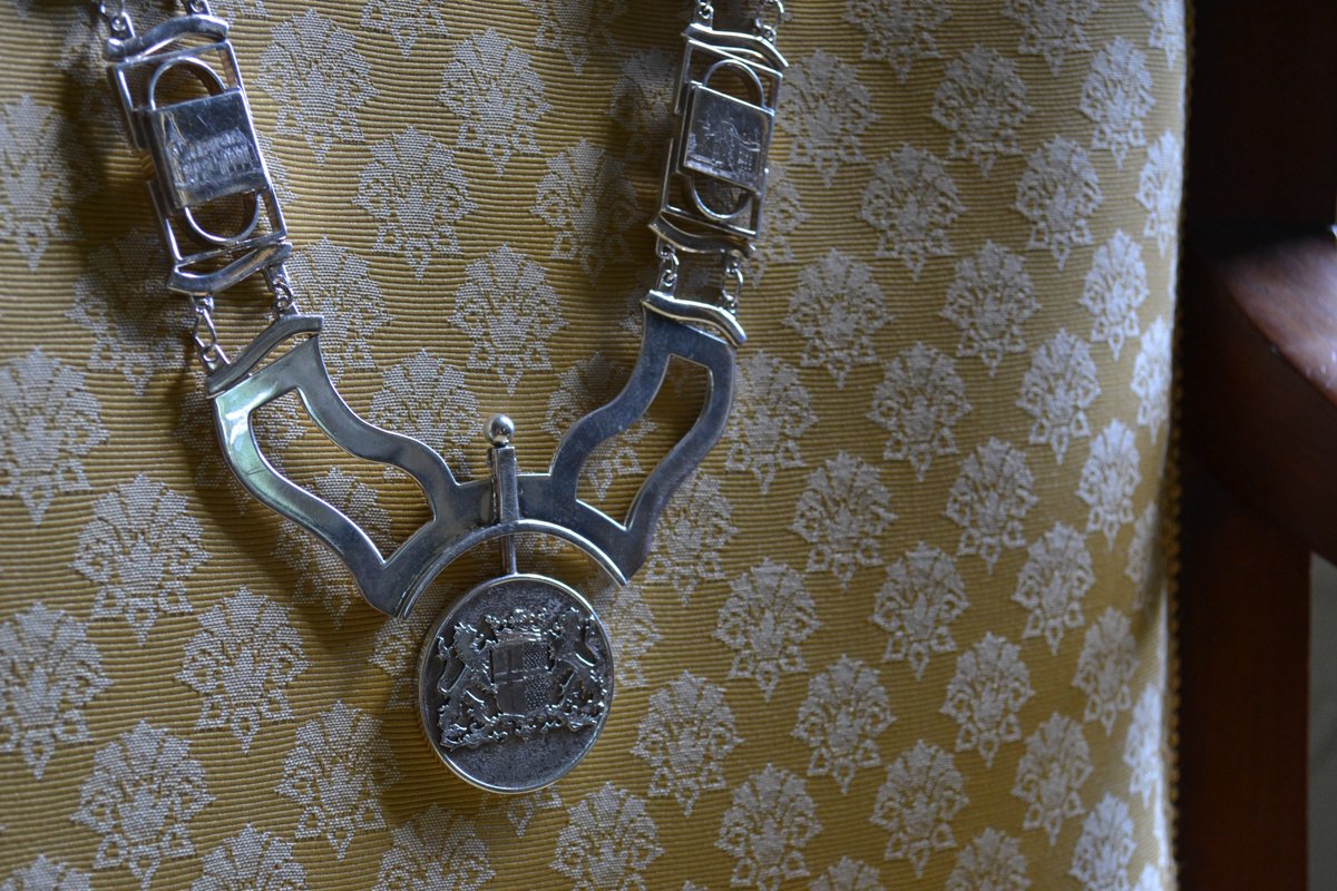 Wie wordt de nieuwe burgemeester van Stichtse Vecht? Vul de enquête in en help mee met de zoektocht naar de nieuwe burgemeester. burgemeesterstichtsevecht.nl