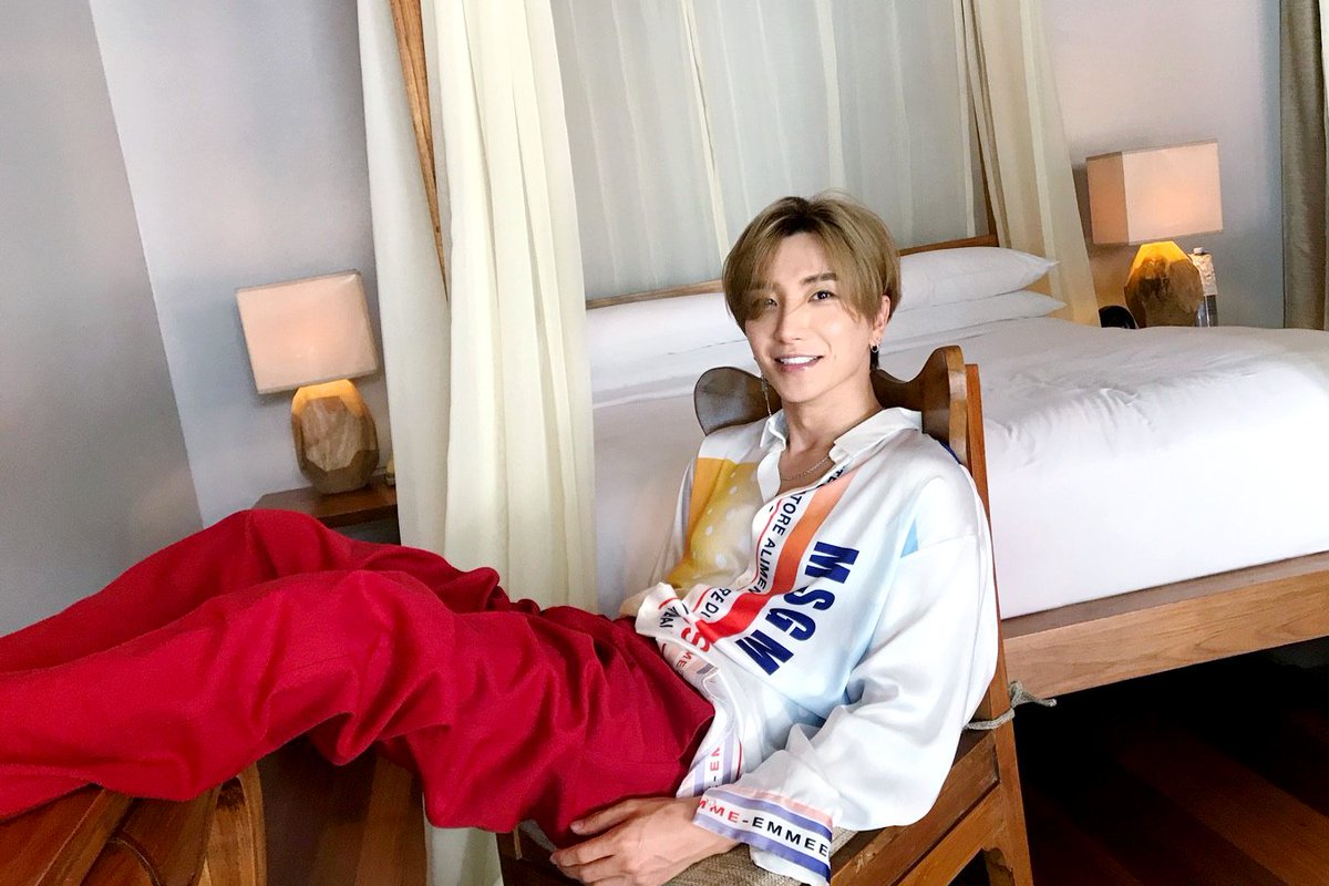 SJofficial's tweet photo. 나른한 오후☀️
여러분을 리프레쉬🌿 시켜줄 리더님의 #그라치아 스케치컷을 공개합니다.
#A컷B컷이뭐예요? #스케치컷도화보인데💙

#이특 #LEETEUK #GRAZIA
#슈퍼주니어 #SUPERJUNIOR https://t.co/cf8YHTkDwF