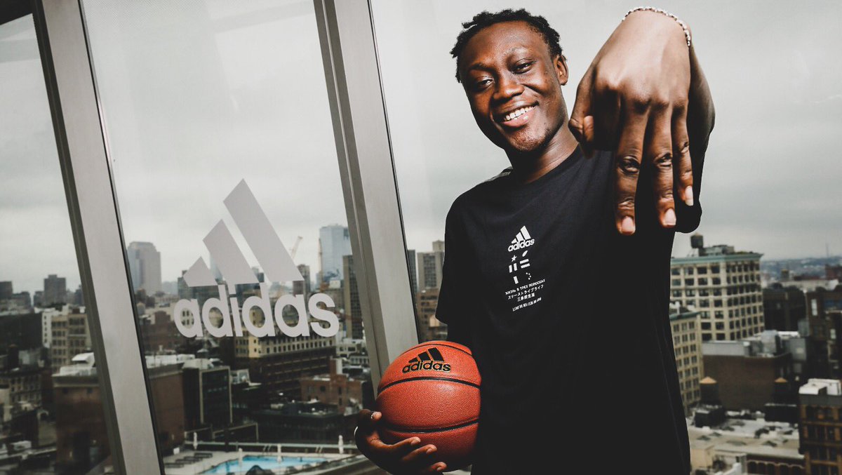 .                 DETROIT 🇺🇸
                     ✈️
                ✈️
          ✈️                   
 LIMOGES 🇫🇷

Bienvenue dans la famille adidas <a href="/sekou_doums/">Sekou Doumbouya</a> 🏀

#Teamadidas #HereToCreate #NBADraft