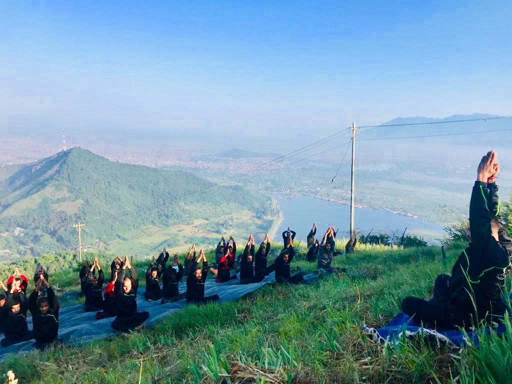 ChinarcorpsIA's tweet image. #Healthymind, #Relaxedbody &amp;amp; #Sharpfocus key to keep ahead on the learning curve. #ChinarCorps soldiers investing time practicing asanas on #IDY2019 at BB Cantt #Srinagar
“Journey of self, through the self, to the self”
#YogaDay2019 
#योगदिवस #अंतर्राष्ट्रीय_योग_दिवस #YogaForAll