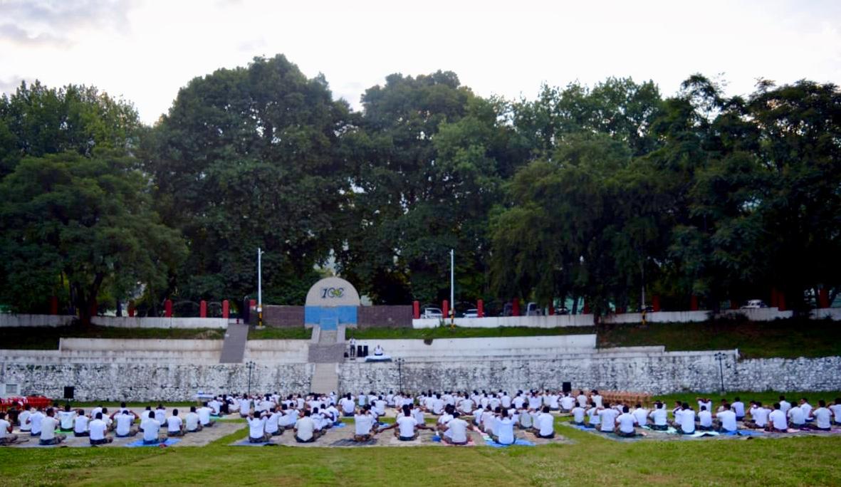 ChinarcorpsIA's tweet image. #Healthymind, #Relaxedbody &amp;amp; #Sharpfocus key to keep ahead on the learning curve. #ChinarCorps soldiers investing time practicing asanas on #IDY2019 at BB Cantt #Srinagar
“Journey of self, through the self, to the self”
#YogaDay2019 
#योगदिवस #अंतर्राष्ट्रीय_योग_दिवस #YogaForAll