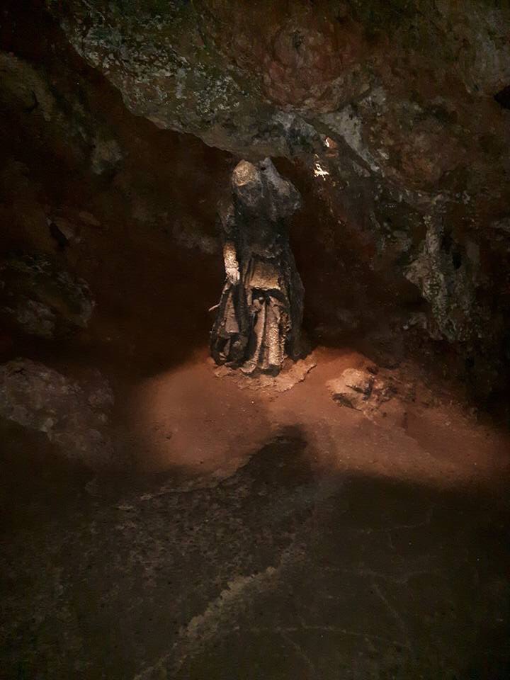 SenseMacabrePod's tweet image. Inside the cave with a likeness of Ursula.