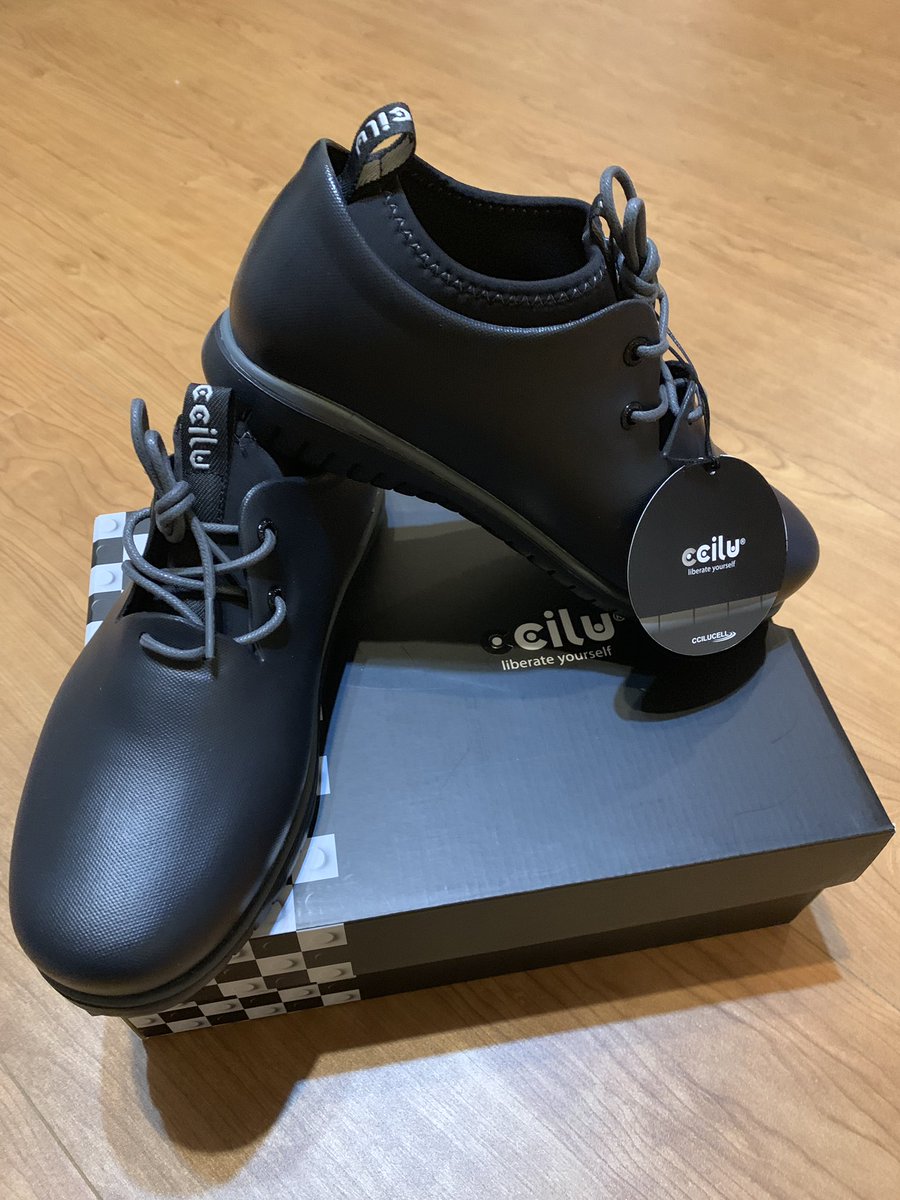 藤井健太 デフフットサル男子日本代表監督 Sur Twitter 今日 雨降ったら履けると思ってたんやけどなぁー 今のとこ 天気いいやん Ccilu チル パントリオ アメリカで大人気 完全防水シューズ ハイテクシューズ 履いてく 未来の 長靴 レインシューズ