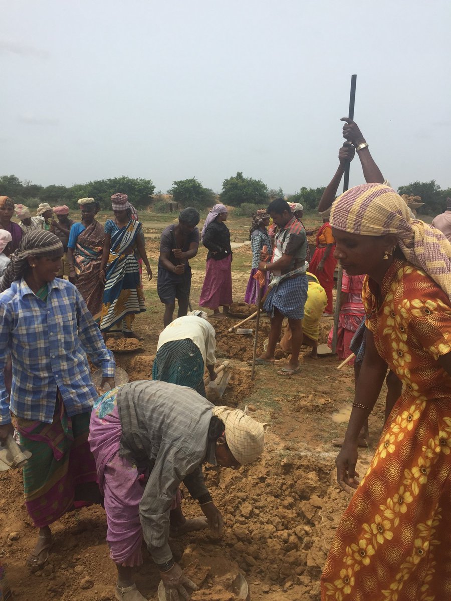 readingkafka's tweet photo. MGNREGA (rural employment guarantee program): desilting work in Kolar. https://t.co/w8LJjfV2J4