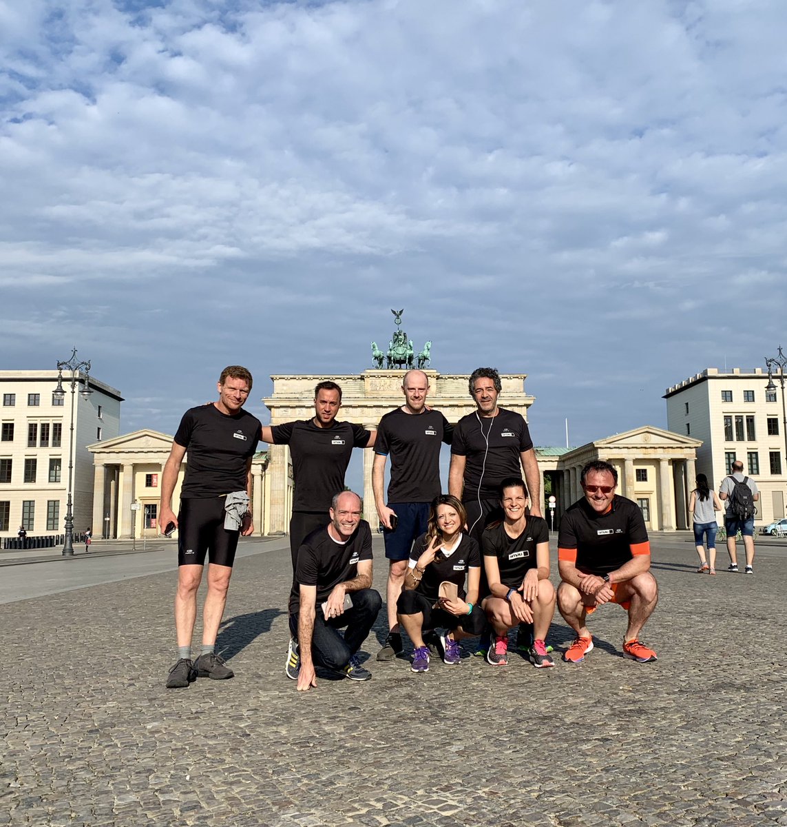 vale_sorgato's tweet photo. Super #Smau running team! #Berlin #CheckPointCharlie #BrandeburgTor @daniela_smau @Alessandra_Bovo @ale_tryv @sara_deg @BottleUpWine @LazioInnova #MindsettER #Synemaint https://t.co/WJMFnt0vsL