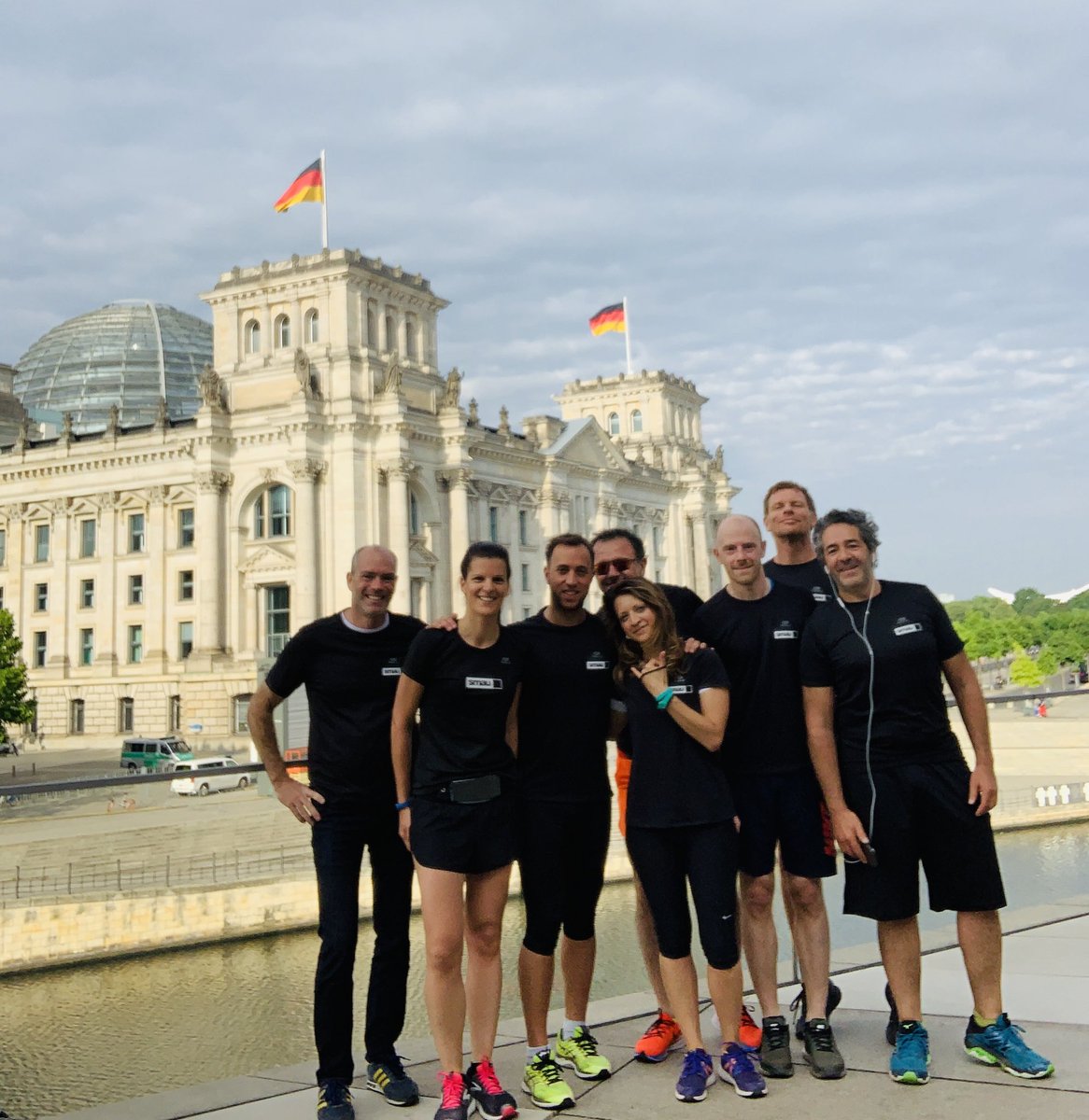 vale_sorgato's tweet photo. Super #Smau running team! #Berlin #CheckPointCharlie #BrandeburgTor @daniela_smau @Alessandra_Bovo @ale_tryv @sara_deg @BottleUpWine @LazioInnova #MindsettER #Synemaint https://t.co/WJMFnt0vsL