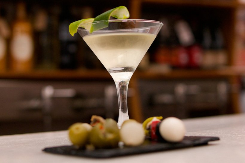 RUTA GASTRONÓMICA MADRID.
VERMUTERÍA LA SASTRERÍA.
Vermut, bombas y cohetes en Ponzano.
thefashionroute.com/gastronomia/Ru…