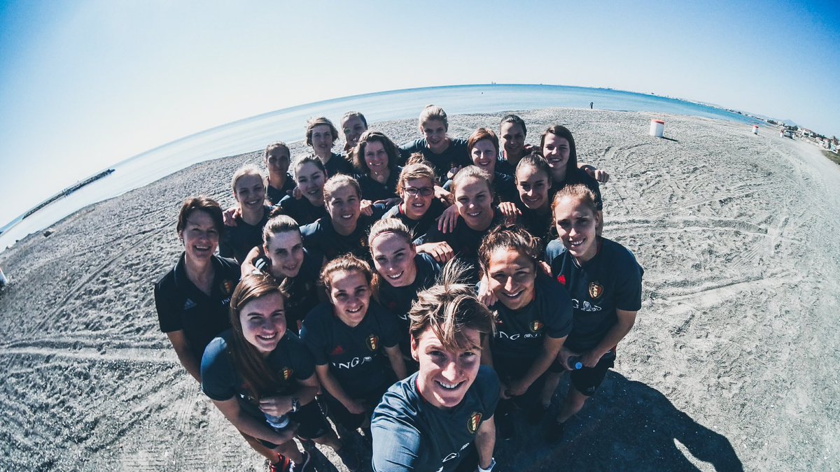 BelRedFlames's tweet photo. It’s #SelfieDay! 🔙 to our beach selfie in 2017 😉 https://t.co/mfTQyXhiI5