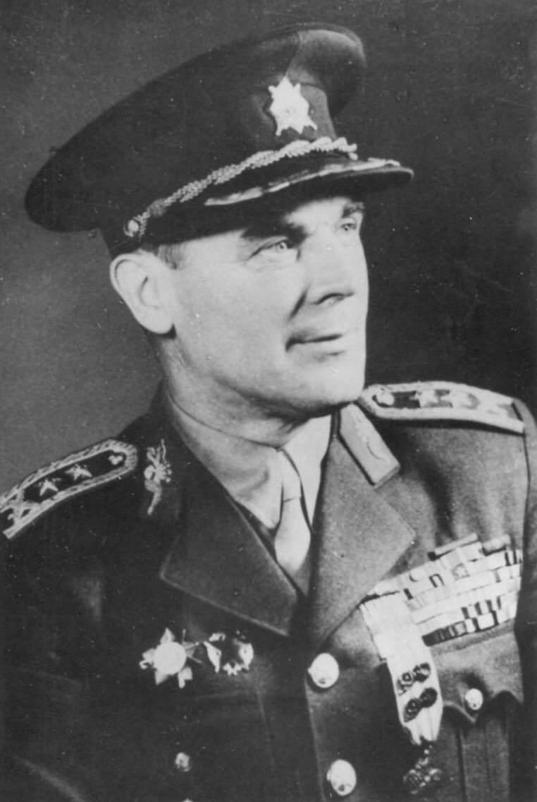 Petula3112's tweet photo. Generál Heliodor Píka, voják, vlastenec a diplomat, popraven 21. června roku 1949 na dvoře věznice Bory.

„Tak mi, Bedřichu, řekni, kolik pro toho Píku potřebuješ. Patnáct let, anebo provaz? Od toho jsem přece právník, abych udělal paragraf, který je potřeba.“ (JUDr. Karel Vaš) https://t.co/nm4J2vGrbs
