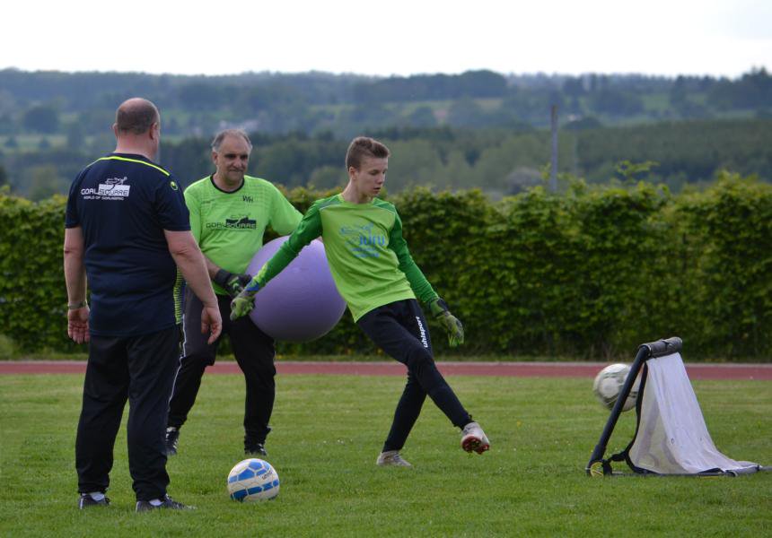 walharth_gs's tweet photo. Some pictures of the last #goalkeeping training session for season 2018/19 with our partner JUFU in Belgium. Next to come: 5-day goalkeeper camp (05-09/08/2019) in Honsfeld (Belgium) 👍#Goalsquare #goalkeeper https://t.co/M5AEOxL9hr https://t.co/hApAlh1EB4 https://t.co/HAZdDqRZBD