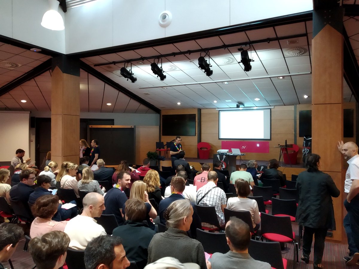 flore_tr's tweet photo. Agile Vendée, Hack ta posture c'est parti !! #AV19 https://t.co/q075FFuU2V