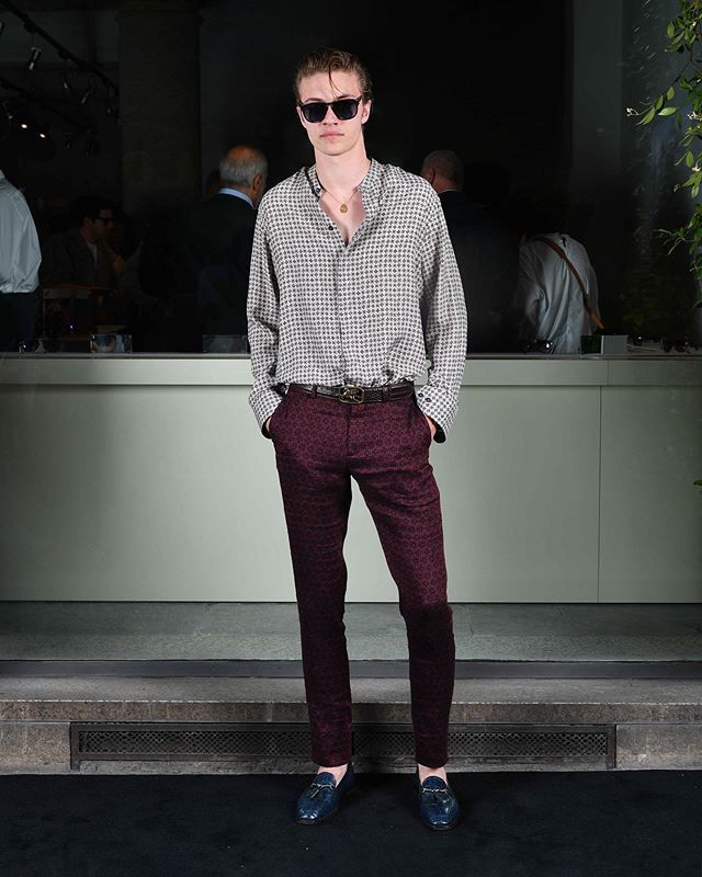 EtroOfficial's tweet photo. The alluring #LuckyBlueSmith demonstrates the power of layering contrasting patterns in an #Etro shirt and trousers with geometric motifs, and styled with a Pegaso buckle belt and mocassins. ⠀⠀⠀⠀⠀⠀⠀⠀⠀
#EtroCelebs #EtroMan https://t.co/6aUKJ9V9Ik https://t.co/w4S09jePw7