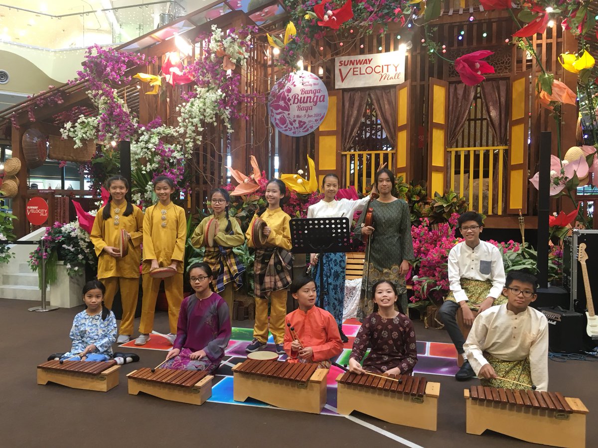 Thank you <a href="/cikgu_dessy/">Cikgu Dessy</a> <a href="/secondaryBM/">HISBM</a> <a href="/PrimaryBm/">HIS BM Primary</a> for the superbly blessed Hari Raya assembly and performances. My students wouldn’t have the chance to showcase their talent without the opportunity. Selamat Hari Raya, Maaf Zahir Dan Batin kalian ❤️ #his_learning ❤️