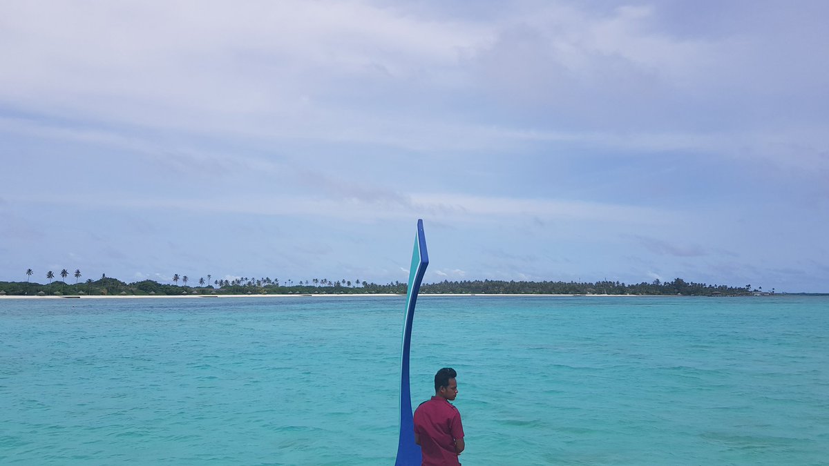 Snorkelling at <a href="/atmosKANI/">Atmosphere Kanifushi</a> with our fam trip group and the lovely Sylvia from @atmospherecore To all our groups bosses, I promise they are grafting hard!! #domcousteau #ifonlyfam