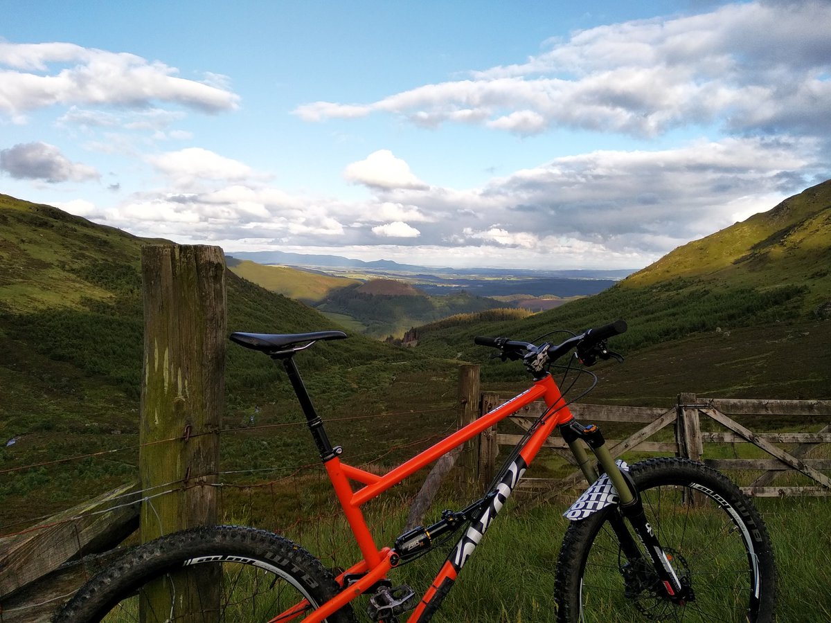 Jimmymod456's tweet photo. Up #benledi on not quite the #SummerSolstice last night. Lots of pushing but great fun coming down. #cotic #coticbikes https://t.co/mbsZkuTk1y