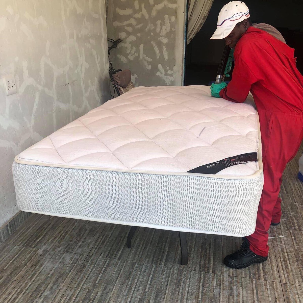 BasaniCleaners's tweet photo. Some of you are only single because ghosts of X lovers are still lingering on your beds. Re monyolla ditshila for just R400. https://t.co/SM0n3dN4Lc https://t.co/IOlbmSnTd5