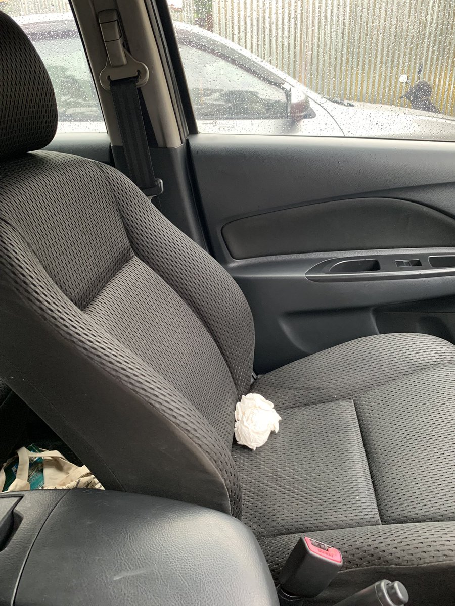 ManAfiq's tweet photo. semalam member pinjam keta, then pagi ni tgok ada tisu kat passengers sit. GWS broo, makin teruk selsema nampaknye 2 🤔 https://t.co/x4bCj9nujs