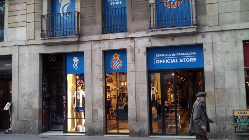pericosonline's tweet photo. 🚨 La botiga de l'Espanyol a La Rambla serà definitiva. El club ultima els tràmits per reobrir-la ja de manera estable https://t.co/5zpEBKBCMI #RCDE https://t.co/vMe45Ng46x